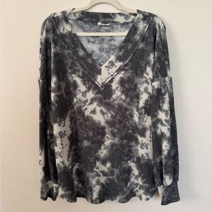 Bibi (M/L) women’s boutique white grey tie dye long sleeve waffle v-neck blouse